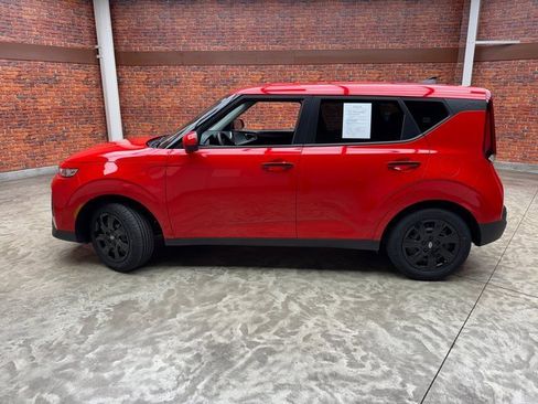 Used 2020 Kia Soul LX image 2