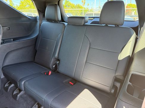 Used 2025 Chevrolet Traverse LT AWD/4WD image 21