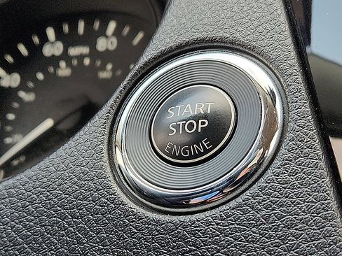 Used 2020 Nissan Rogue SV w/ Premium Package FWD image 9