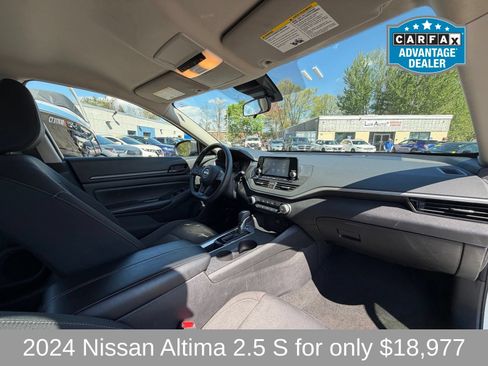 Used 2024 Nissan Altima 2.5 S FWD image 14