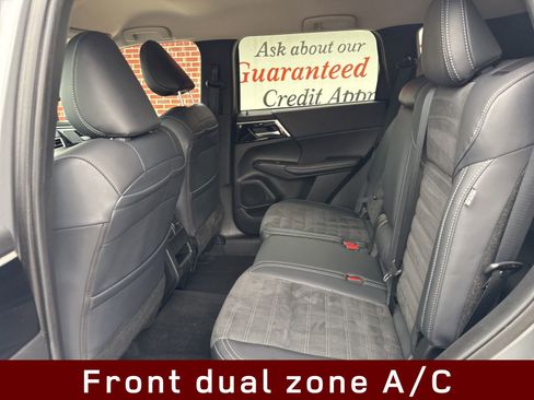 Used 2024 Mitsubishi Outlander SE image 12