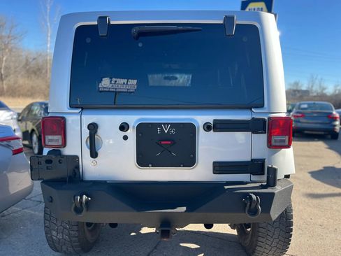 Used 2012 Jeep Wrangler Unlimited Sahara w/ Connectivity Group image 7