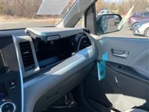 Used 2016 Toyota Sienna LE image 32