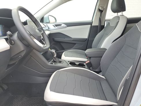 New 2026 Volkswagen Taos SE FWD image 14