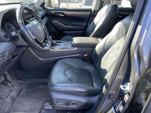 Used 2021 Toyota Highlander Platinum image 27