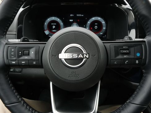 Used 2025 Nissan Pathfinder Platinum AWD/4WD image 16