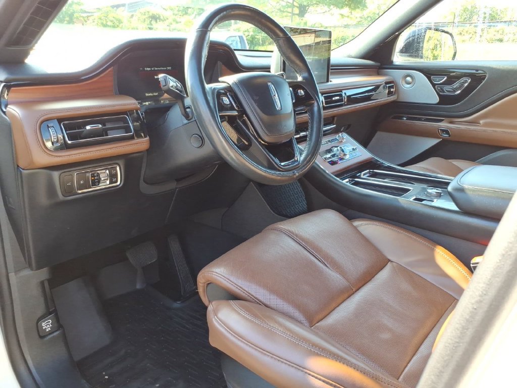 Used 2023 Lincoln Aviator Reserve w/ Equipment Group 201A AWD/4WD image 17