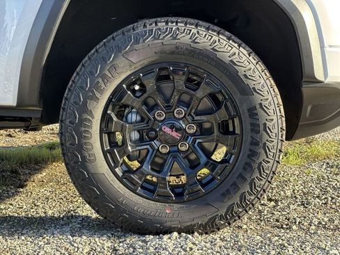 New 2026 GMC Canyon Elevation w/ LPO, Black Badging Package image 30