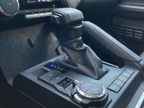 Certified 2025 Toyota Tacoma SR5 AWD/4WD image 25