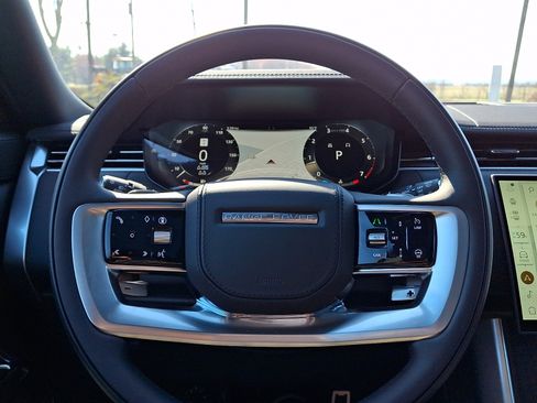 New 2026 Land Rover Range Rover Long Wheelbase SE AWD/4WD image 17