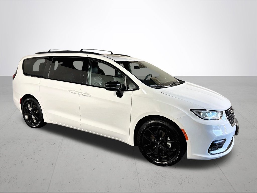 Certified 2025 Chrysler Pacifica Limited FWD image 5