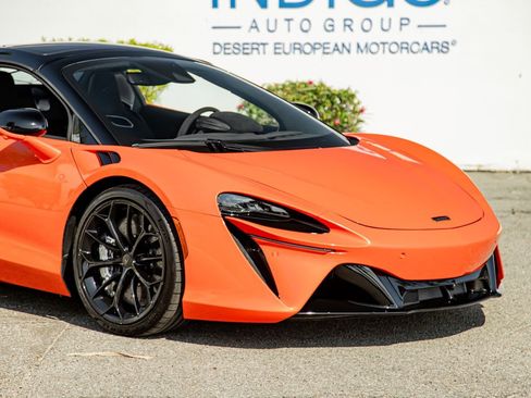 Used 2025 McLaren Artura Spider image 5