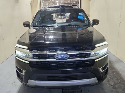 Used 2024 Ford Expedition Limited image 3