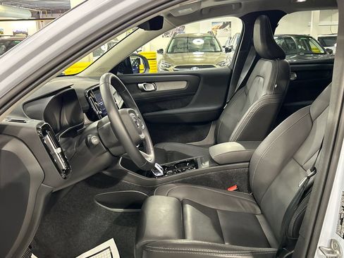 Certified 2026 Volvo XC40 B5 Plus AWD/4WD image 10
