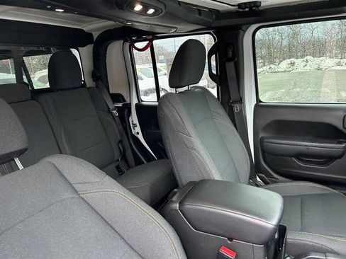 Used 2024 Jeep Gladiator Sport image 32