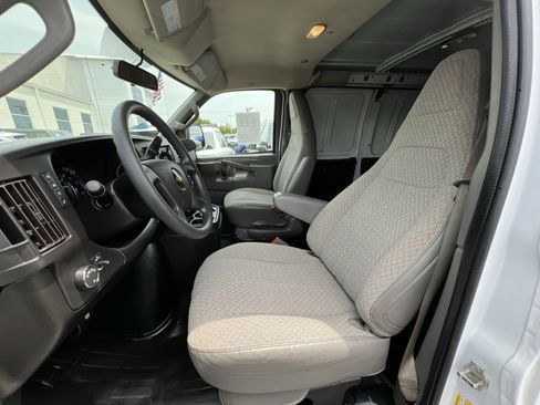 Used 2021 Chevrolet Express 2500 RWD image 21