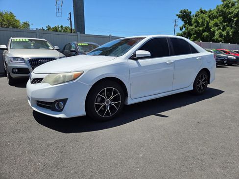 Used 2012 Toyota Camry SE w/ Leather Pkg FWD image 1