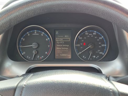 Used 2018 Toyota RAV4 LE w/ All Weather Liner Package AWD/4WD image 19