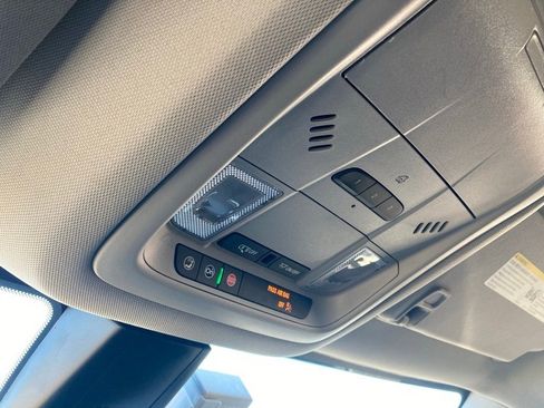 Used 2023 GMC Acadia SLT image 31