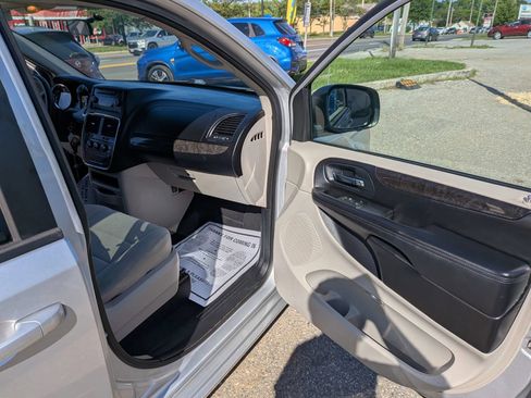 Used 2012 Dodge Grand Caravan SE FWD image 37