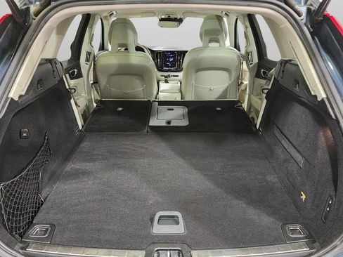 Used 2018 Volvo XC60 T6 Momentum w/ Convenience Package AWD/4WD image 38
