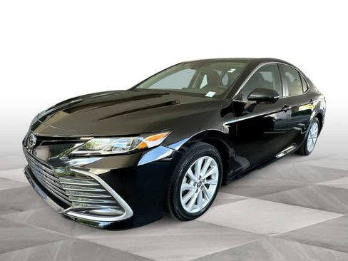 Used 2023 Toyota Camry LE FWD image 4