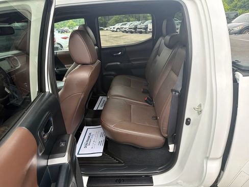 Used 2017 Toyota Tacoma Limited AWD/4WD image 20