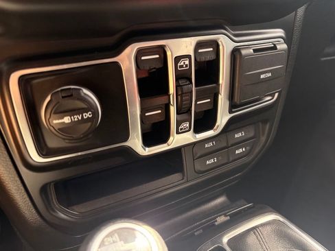 Used 2022 Jeep Gladiator Sport AWD/4WD image 19