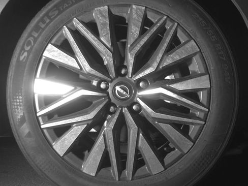 Used 2025 Nissan Altima 2.5 SV FWD image 16