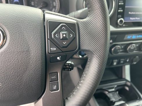 Used 2022 Toyota Tacoma TRD Off-Road image 10