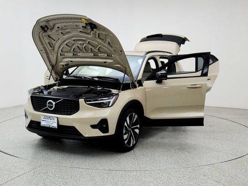 New 2026 Volvo XC40 B5 Ultra w/ Climate Package image 9