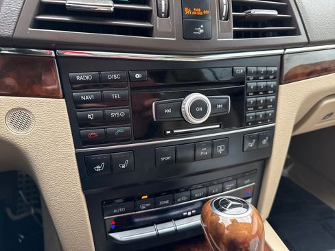 Used 2011 Mercedes-Benz E 550 Coupe image 30