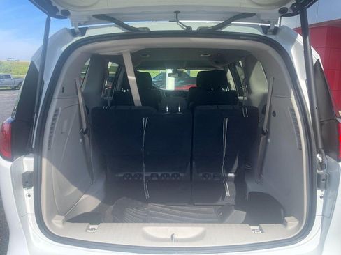Used 2023 Chrysler Voyager LX FWD image 16