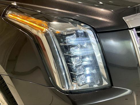Used 2018 Cadillac Escalade ESV Platinum AWD/4WD image 31