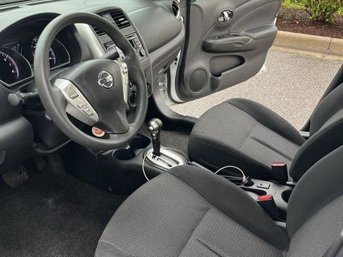 Used 2016 Nissan Versa SV FWD image 6