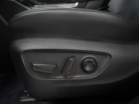 Used 2025 Toyota Highlander Platinum image 26