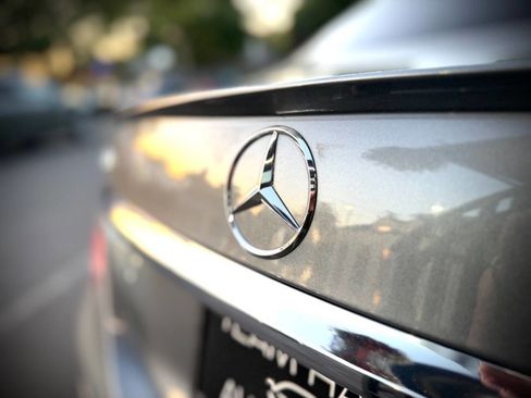 Used 2018 Mercedes-Benz E 300 w/ Premium 1 Package image 9