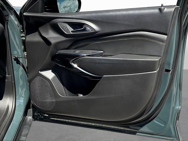 Used 2025 Chevrolet Trax LT w/ LT Convenience Package FWD image 28