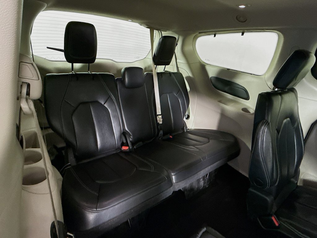 Used 2022 Chrysler Pacifica Touring-L FWD image 27