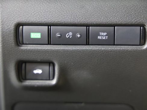 Used 2025 Nissan Sentra SV image 22