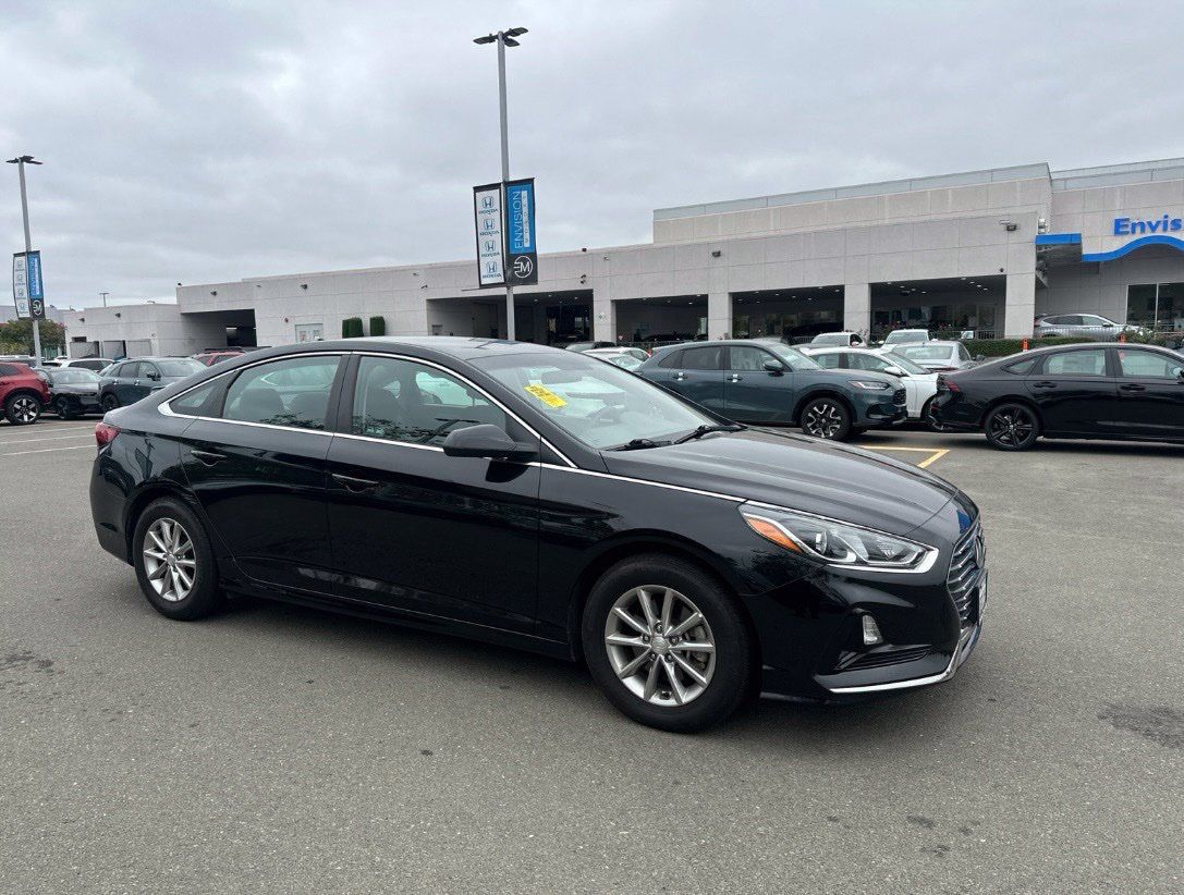 Used 2018 Hyundai Sonata SE FWD image 2