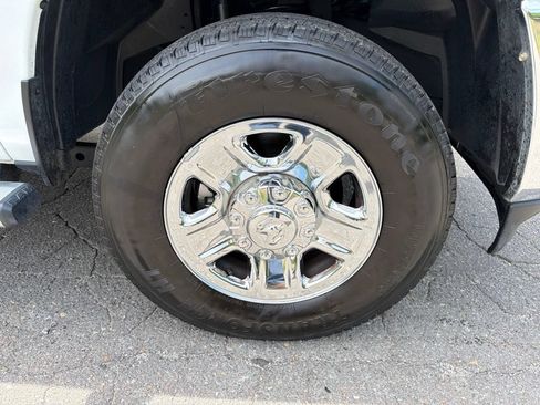 Used 2024 RAM 2500 Tradesman w/ Chrome Appearance Group AWD/4WD image 9