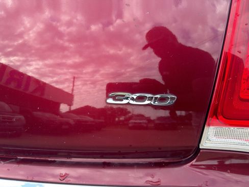 Used 2018 Chrysler 300 Limited RWD image 15