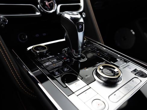 Used 2025 Bentley Flying Spur Plug-In Hybrid image 30