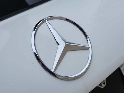 Used 2025 Mercedes-Benz GLB 250 image 9