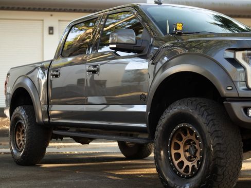 Used 2019 Ford F150 Raptor w/ Equipment Group 802A Luxury image 4