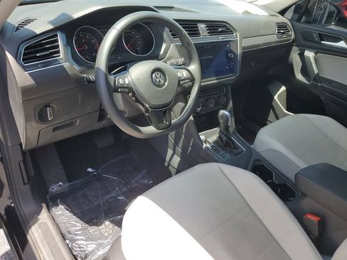 Used 2020 Volkswagen Tiguan SE w/ Panoramic Sunroof Package FWD image 8