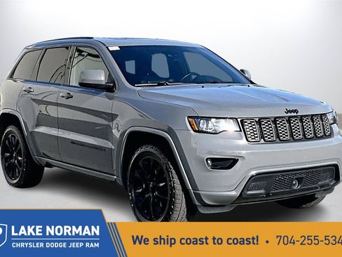 Certified 2022 Jeep Grand Cherokee Laredo X image 1