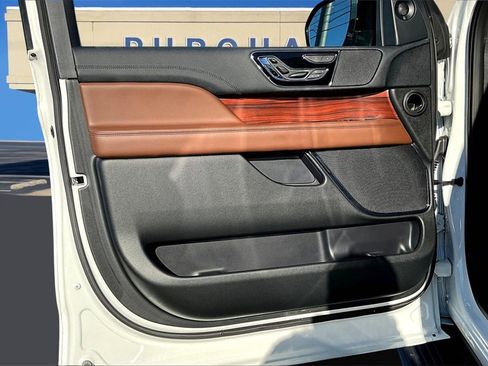 Used 2022 Lincoln Navigator L Reserve image 19