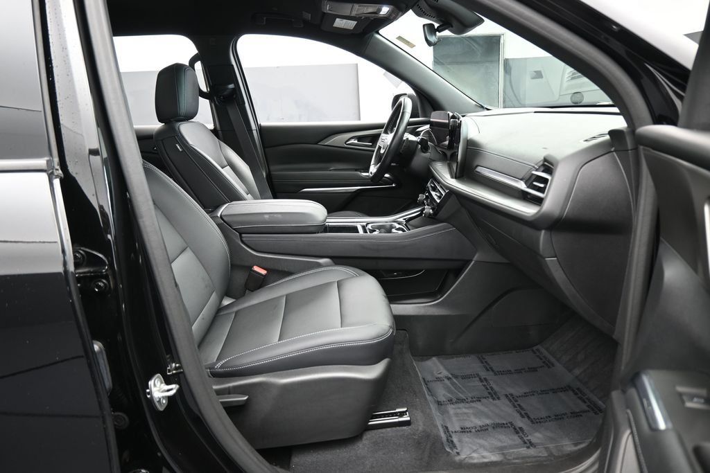 Used 2024 Chevrolet Traverse LT w/ Midnight/Sport Edition FWD image 47